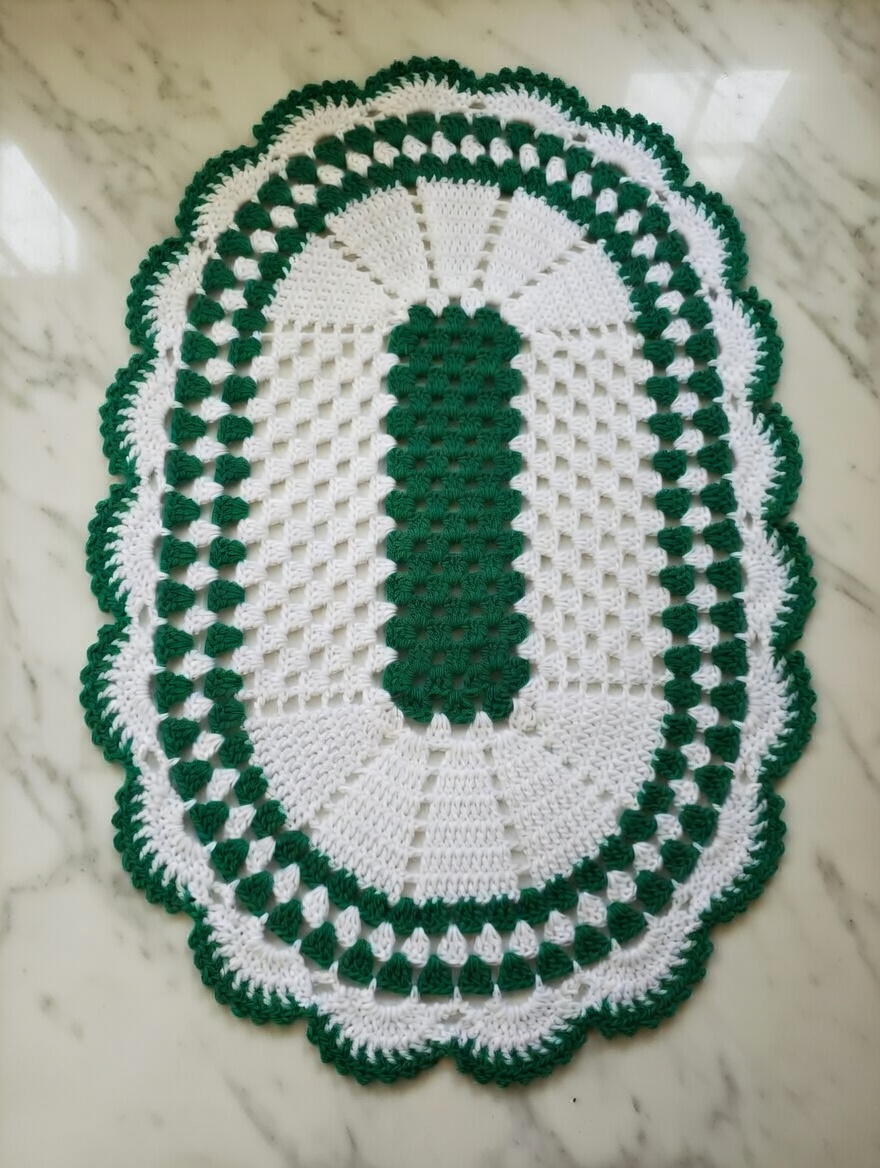 Tapete de crochê oval 2 cores - Imagem 3